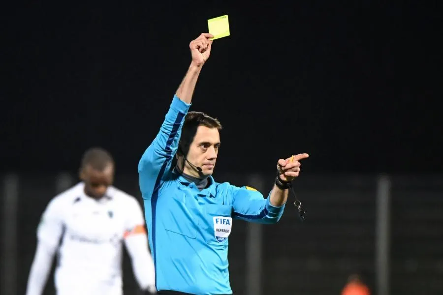 Un match de D4 bulgare dégénère à cause d’un carton jaune