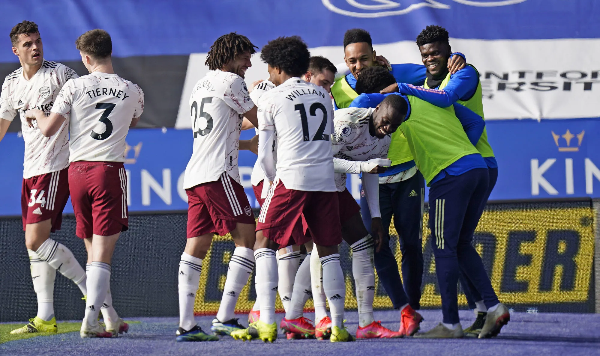 Arsenal se venge de Leicester, buts de Lacazette et Pépé