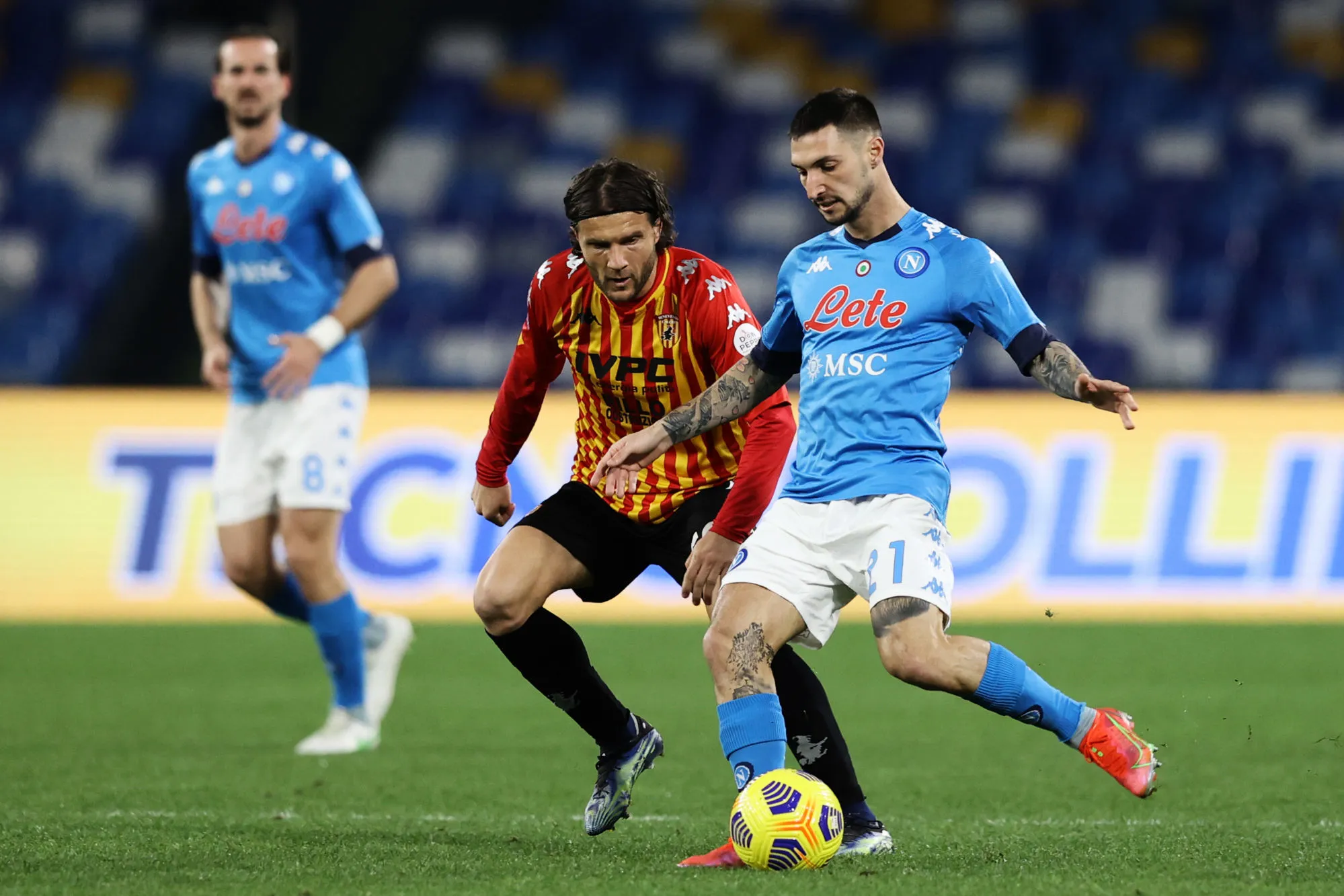Naples se balade contre Benevento malgré l'expulsion de Koulibaly