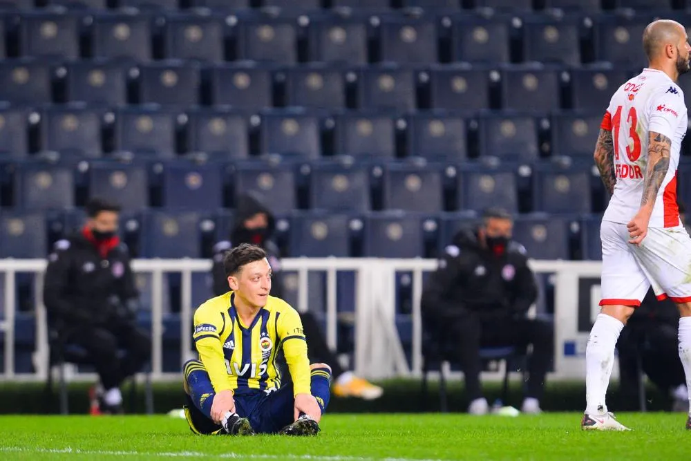 Le calvaire de Mezut Özil à Fenerbahçe continue