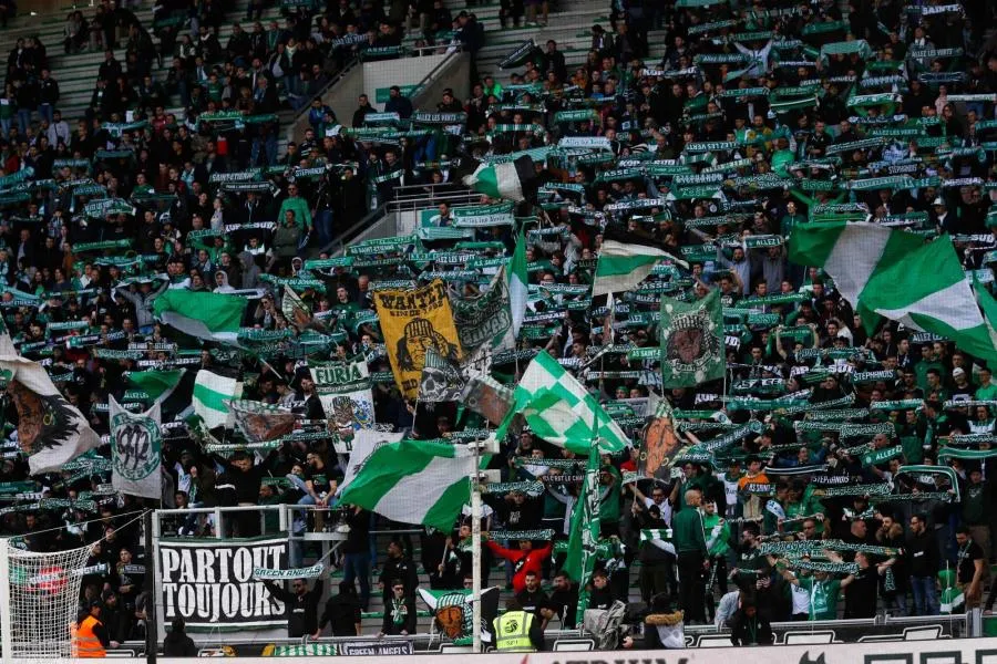 Les supporters de Saint-Étienne réclament la vente du club