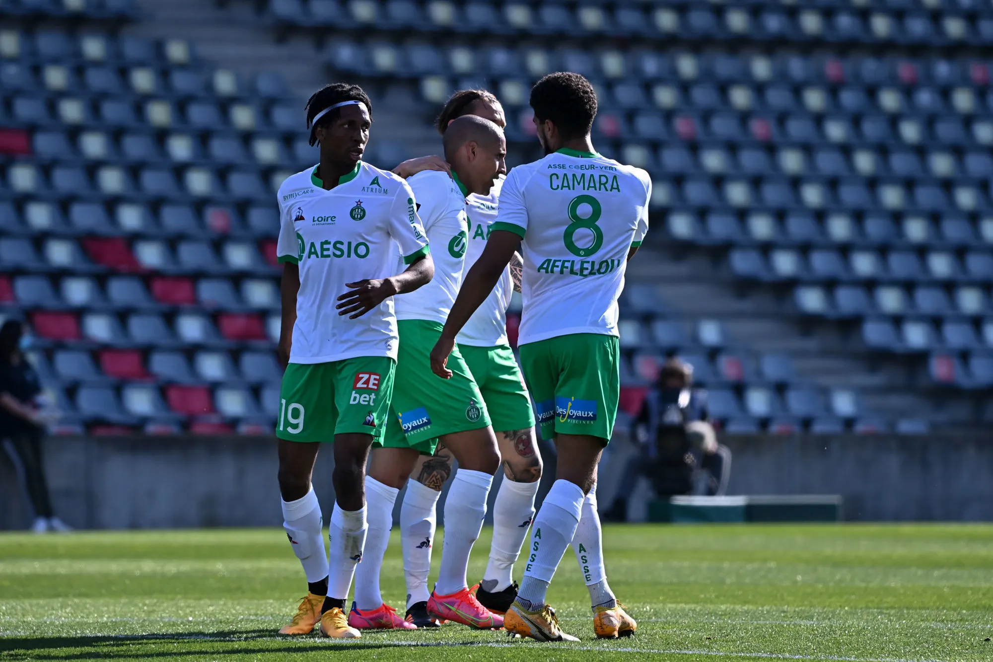 Saint-Étienne enfonce Nîmes