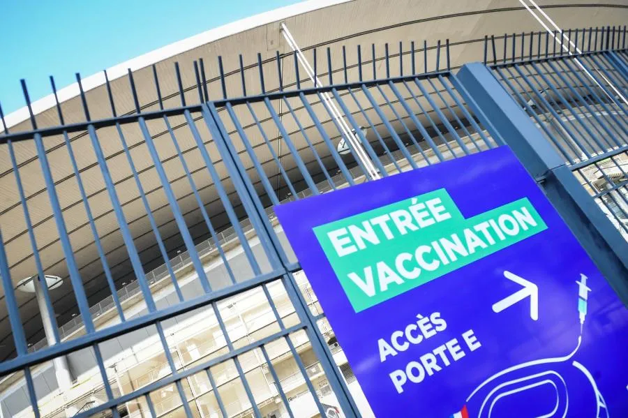 Vacciner au stade, oui, mais pour y faire quoi ensuite ?