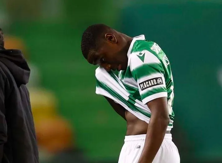 Les larmes de Dário Essugo, plus jeune joueur du championnat portugais