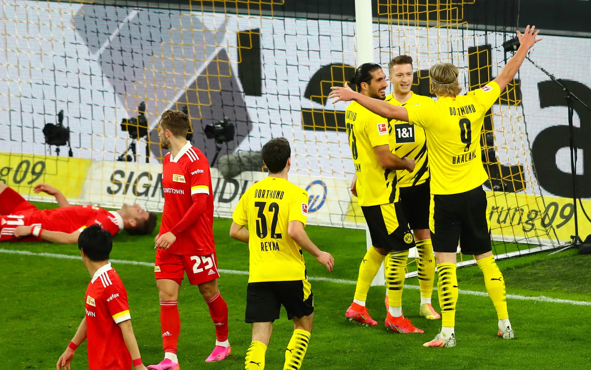 Dortmund écarte l&rsquo;Union Berlin et garde espoir