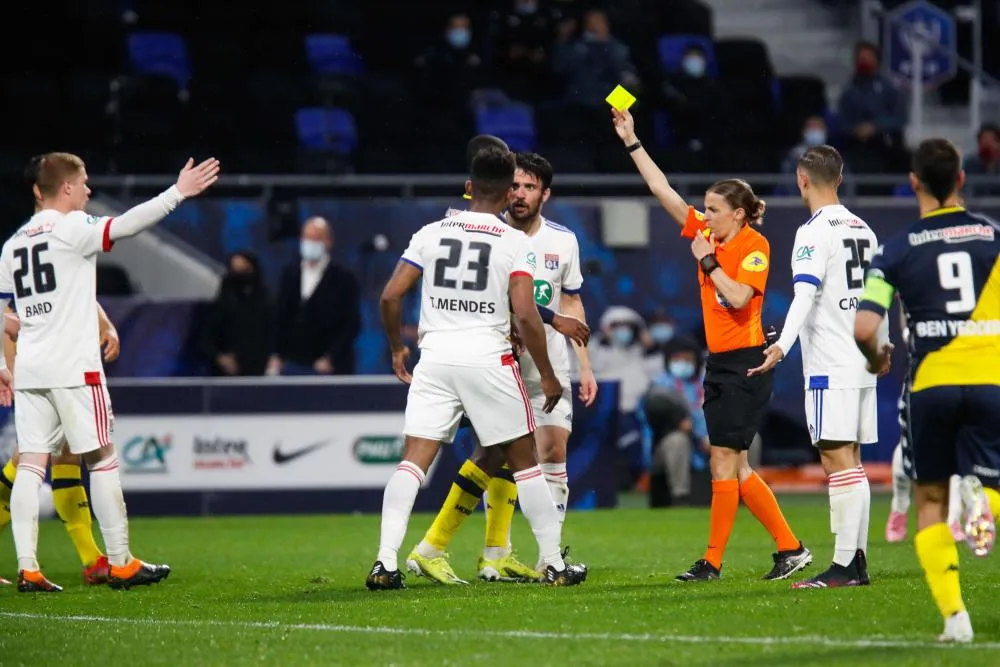 Frappart devient la première femme sélectionnée pour arbitrer un Euro masculin