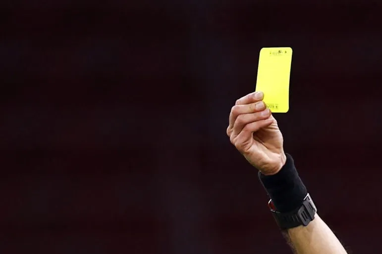 Brésil : un arbitre cow-boy dans le championnat paulista