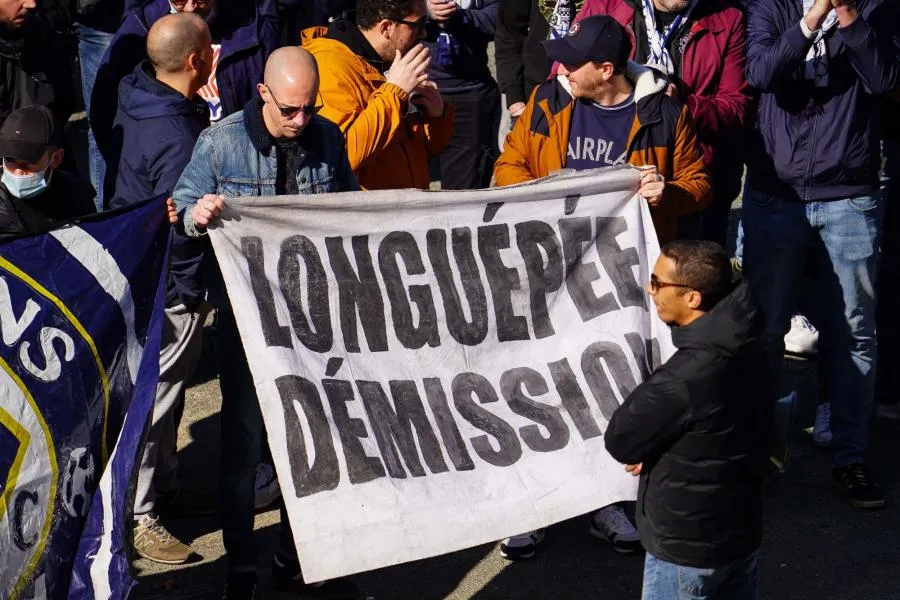 Les Ultramarines exigent le départ immédiat de Longuépée