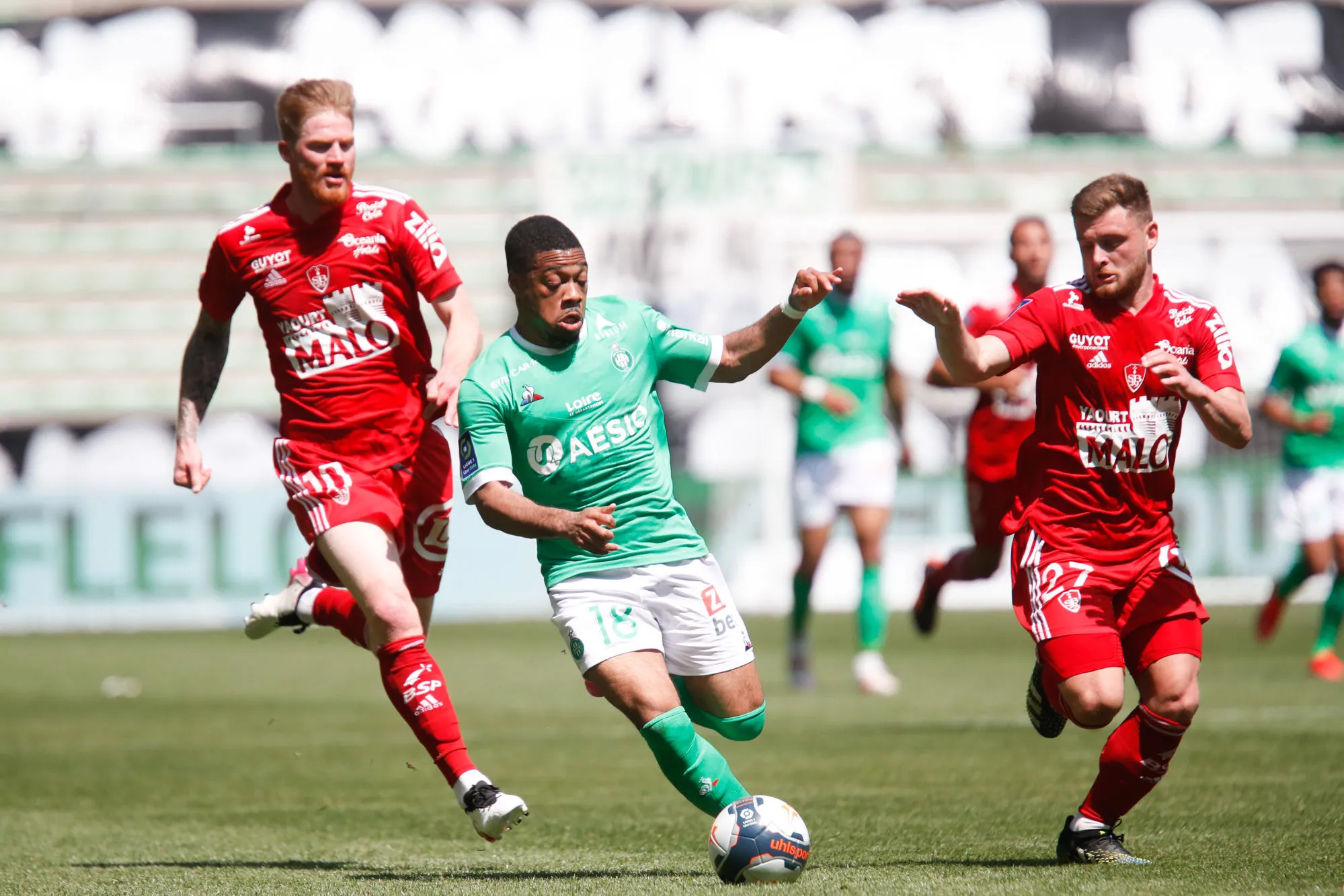 Brest et Charbonnier retournent Saint-Étienne