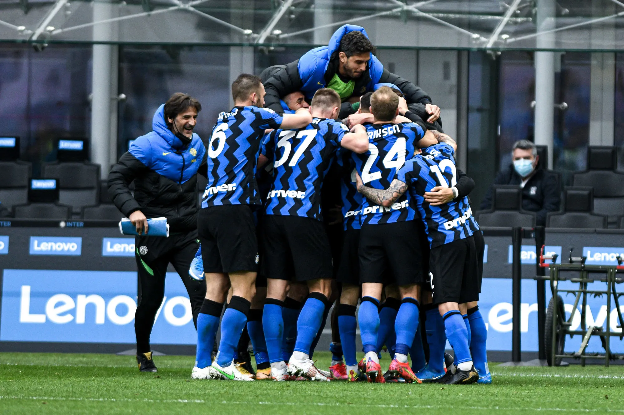 L&rsquo;Inter fait craquer Cagliari et fonce vers le titre