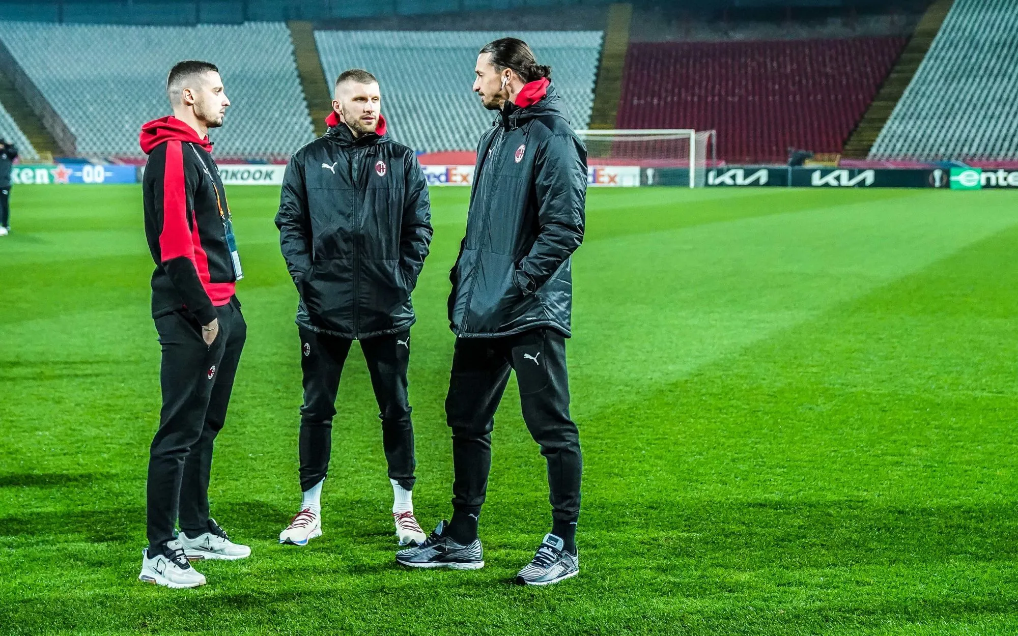 Huis clos et amende pour l’Étoile rouge de Belgrade après les insultes envers Zlatan