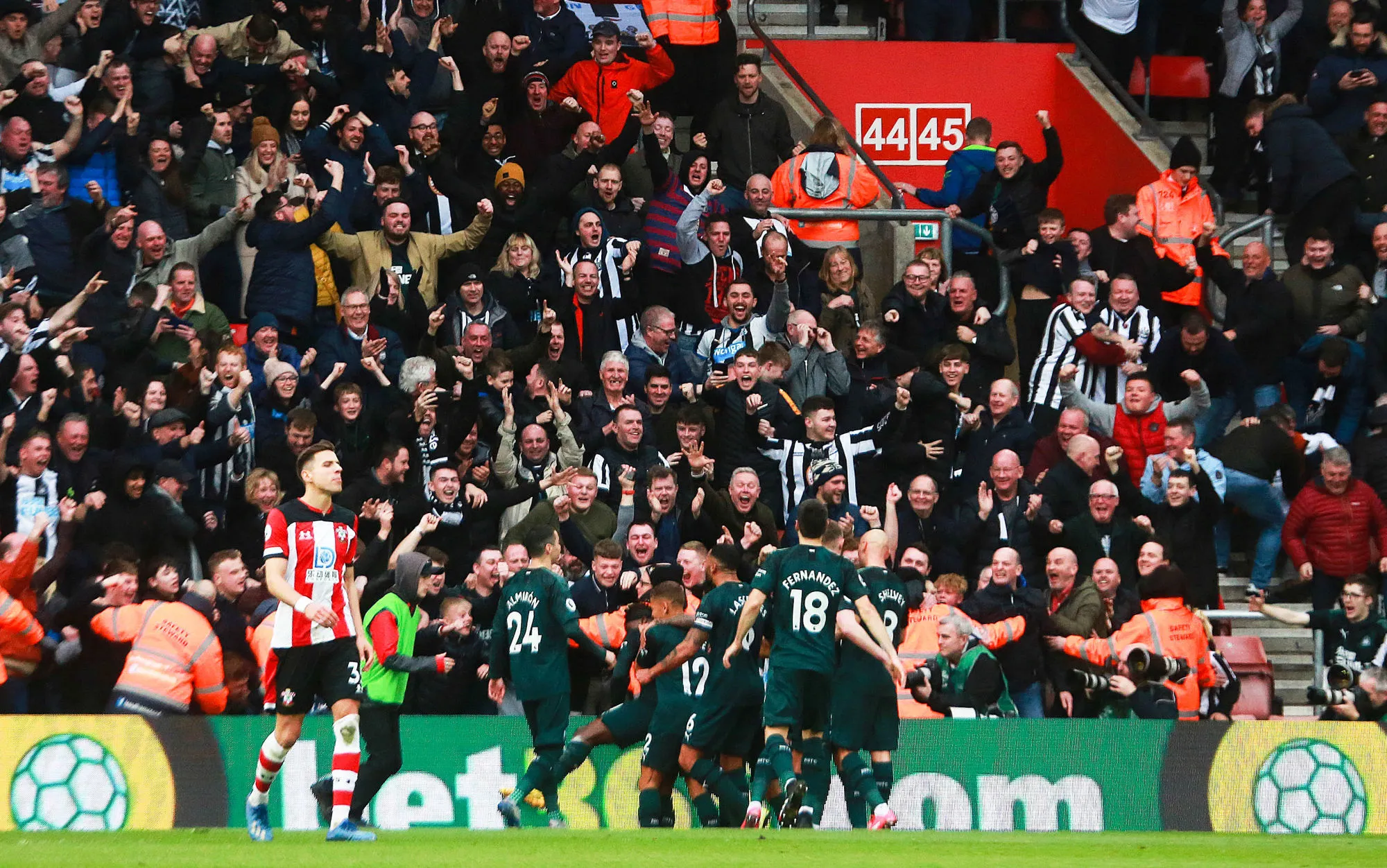 La Premier League va repousser la 37e journée pour accueillir plus de supporters