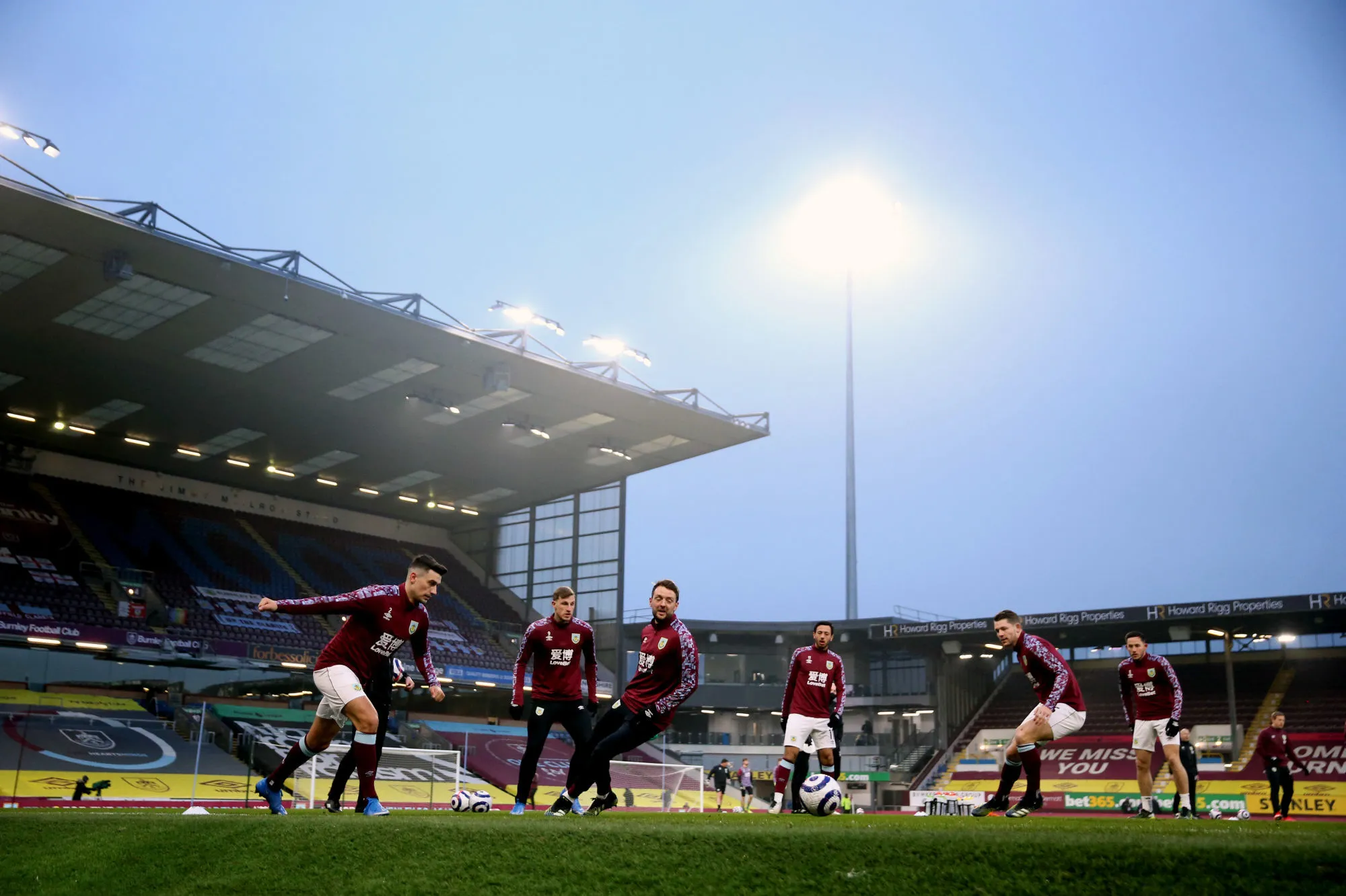 À Burnley, 28 jeunes recrutés pour des tests grâce à l’intelligence artificielle