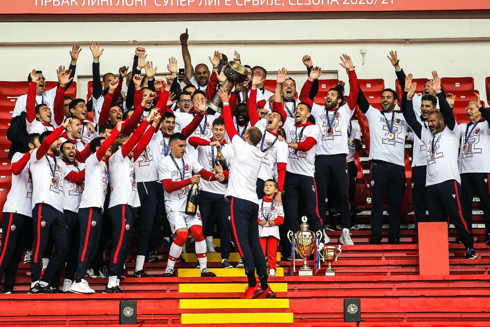 L’Étoile rouge de Belgrade va fêter son titre à bord d’un drakkar