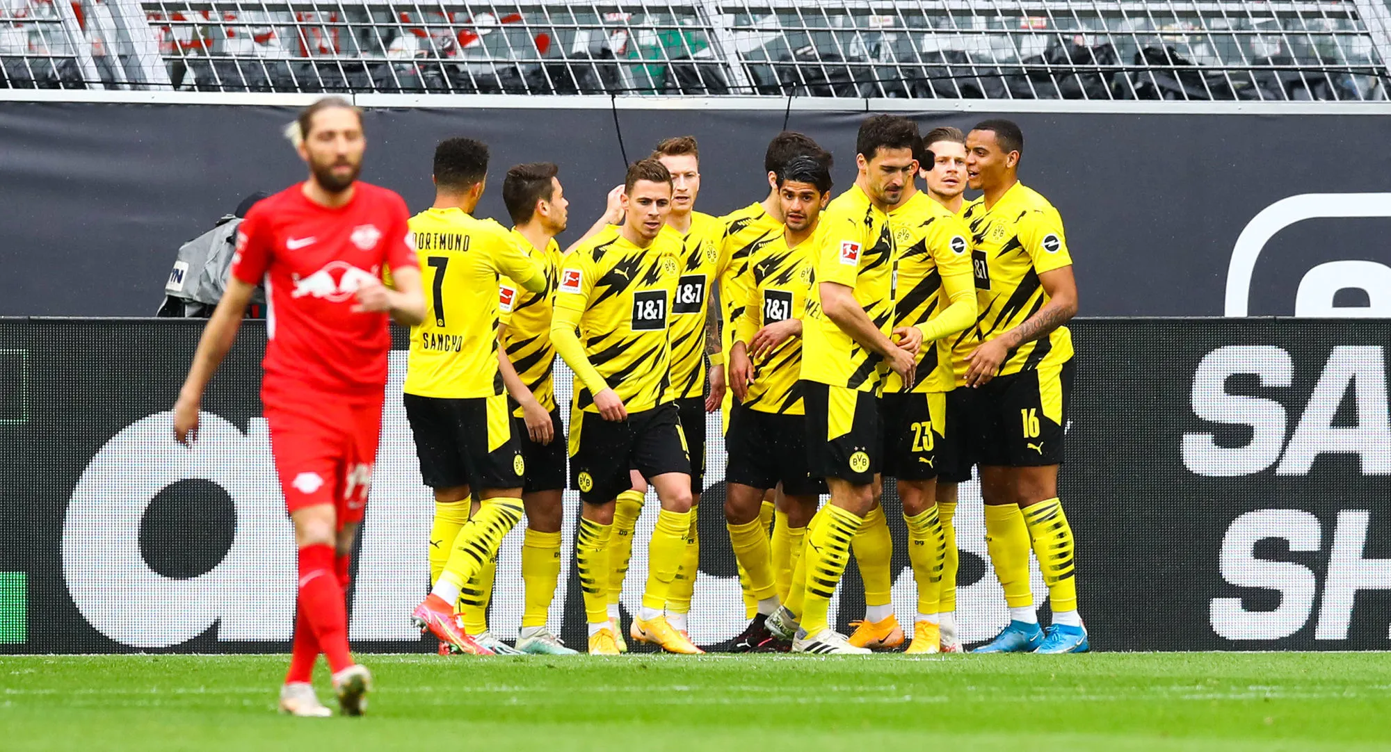 Le Bayern champion après la défaite de Leipzig, Wolfsburg tranquille