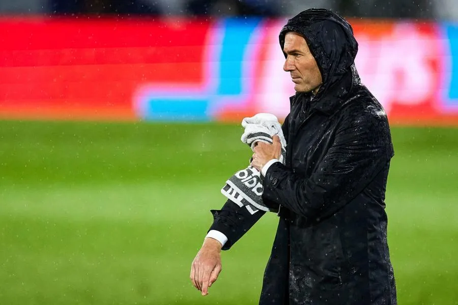 Zidane se plaint de l&rsquo;arbitrage, Piqué trolle