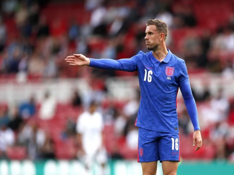 Jordan Henderson et Raheem Sterling honorés par la Reine