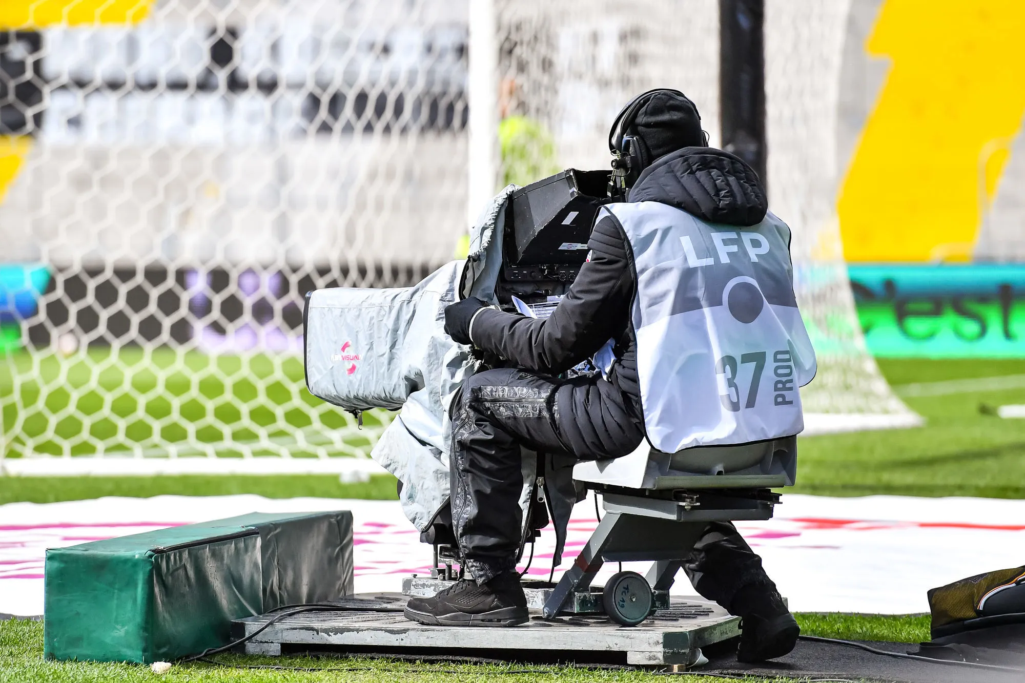 Les dirigeants de clubs français s&rsquo;insurgent contre l&rsquo;attitude de Canal+