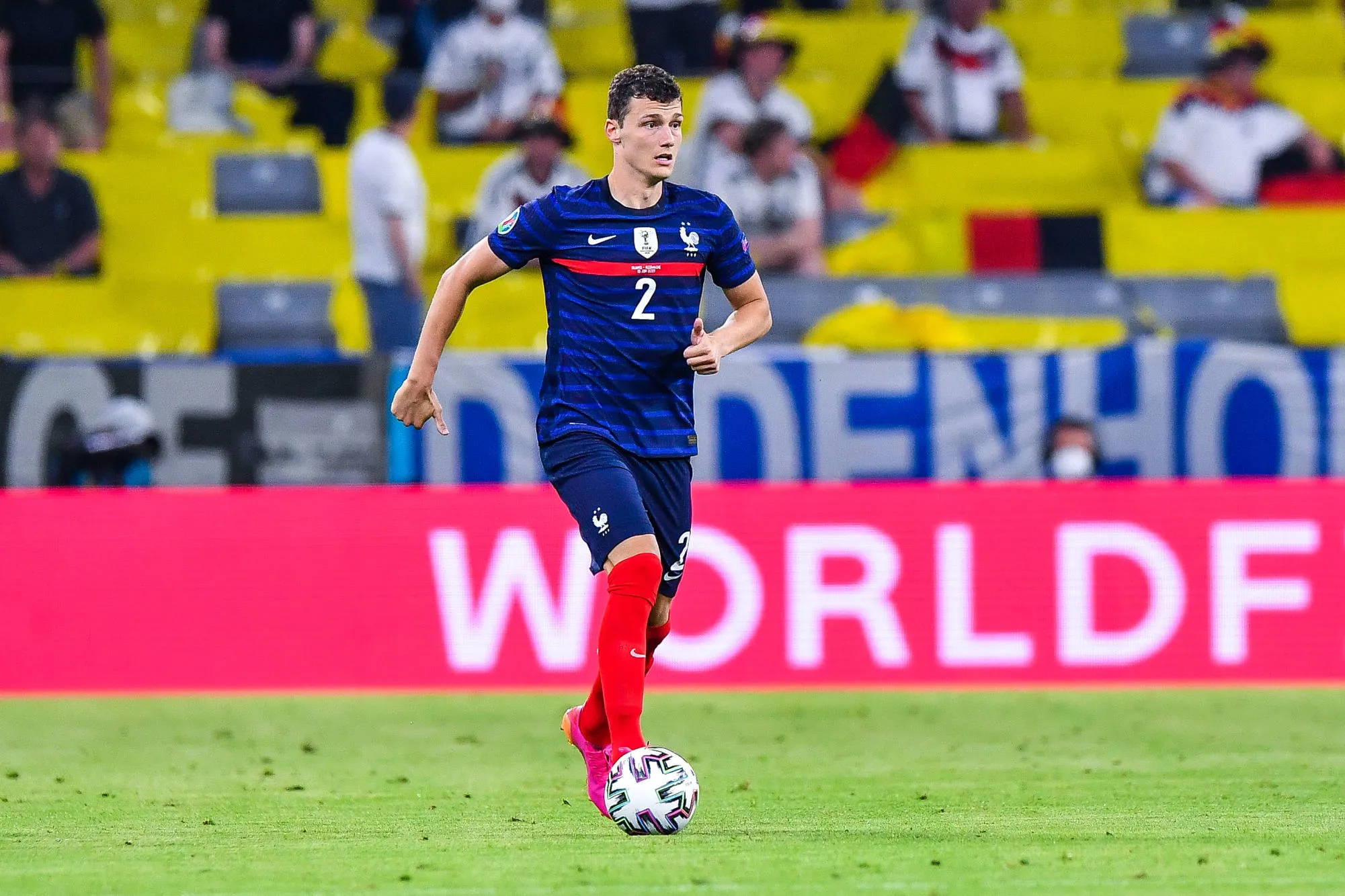 L&rsquo;UEFA ouvre une enquête sur le KO de Benjamin Pavard de la part de Robin Gosens