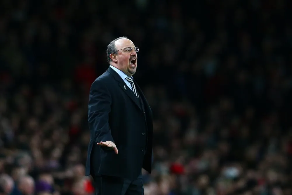 Enquête ouverte après une banderole menaçante envers Rafa Benítez