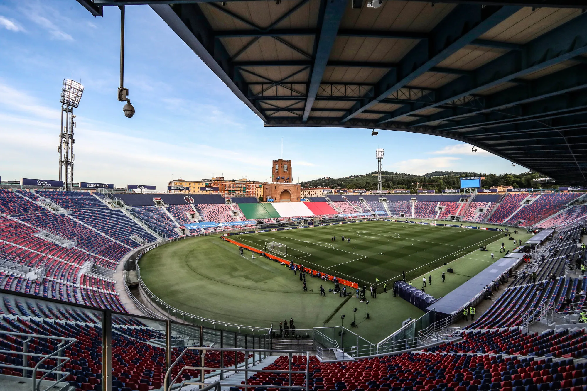 Sydney van Hooijdonk s’engage avec Bologne