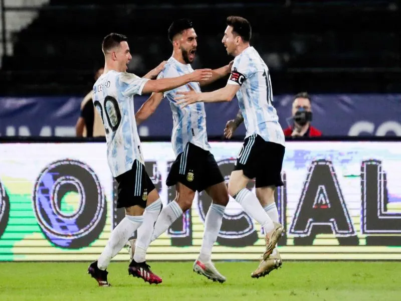 L&rsquo;Argentine s&rsquo;offre l&rsquo;Uruguay et la tête de son groupe
