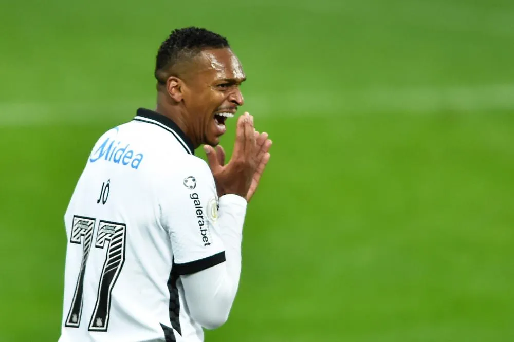 Jô sanctionné pour avoir porté des crampons verts