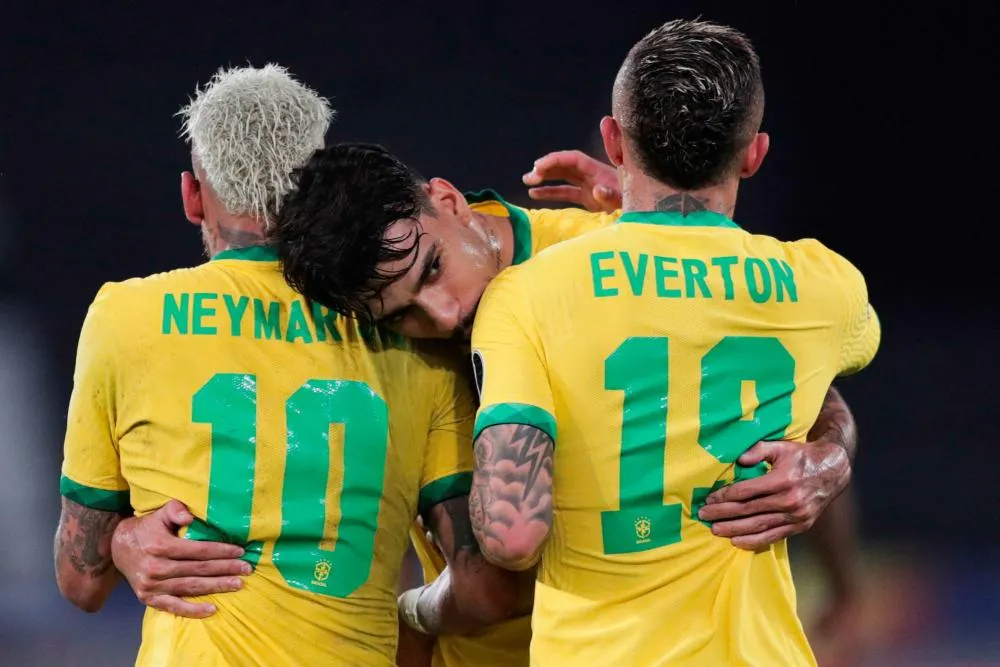 Le Brésil enchaîne dans la douleur