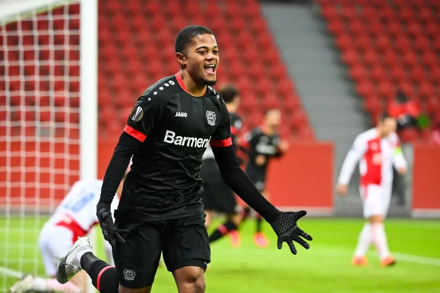 Leon Bailey file à Aston Villa