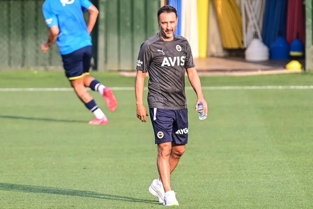 L’entraîneur de Fenerbahçe demande à un supporter de la boucler