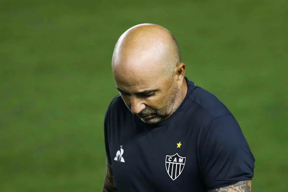 Un ancien adjoint de Sampaoli l&rsquo;accuse d&rsquo;avoir fait couler le club de Santos