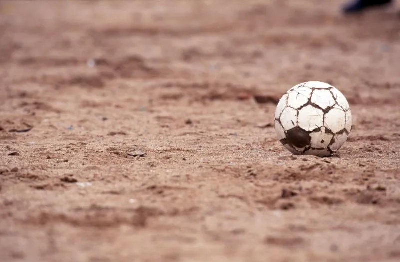 Un tourbillon de poussière retarde un match en Bolivie