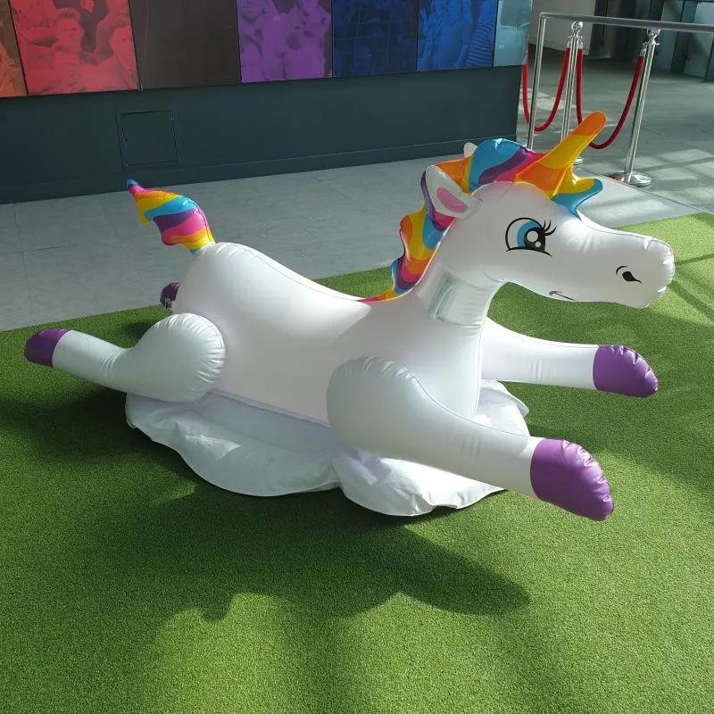 La bouée licorne exposée au musée national du football à Manchester