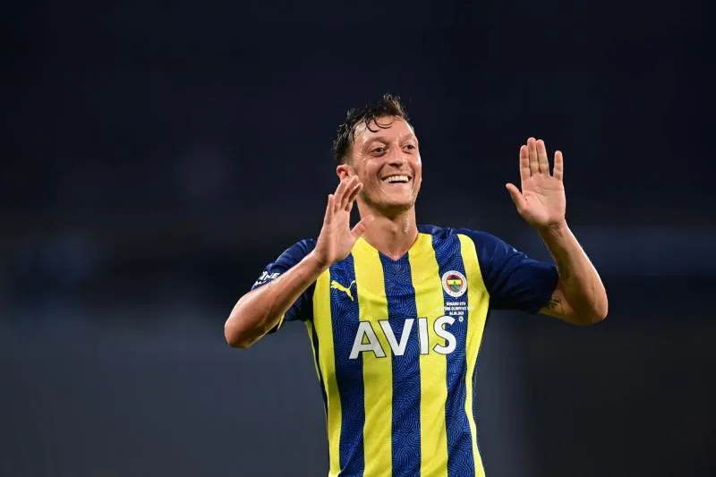 Özil met Fenerbahçe sur les bons rails