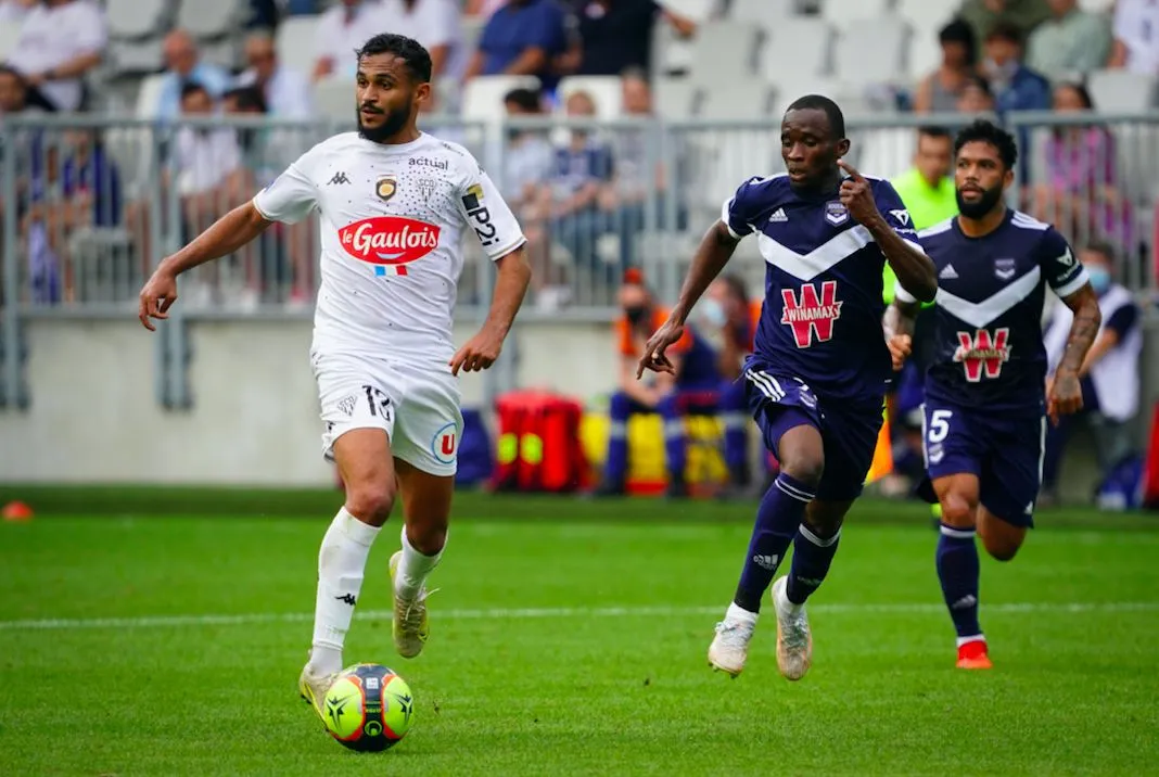 Sofiane Boufal : «<span style="font-size:50%">&nbsp;</span>J&rsquo;ai dû arrêter l&rsquo;école très tôt pour aider ma mère<span style="font-size:50%">&nbsp;</span>»