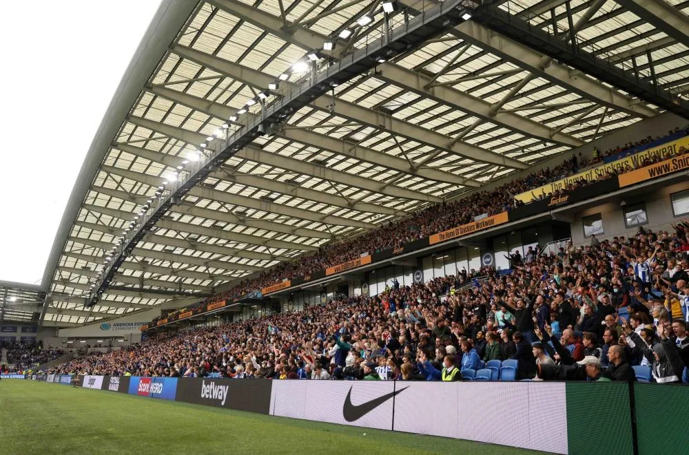 Retour des tribunes debout dans les stades de Premier League