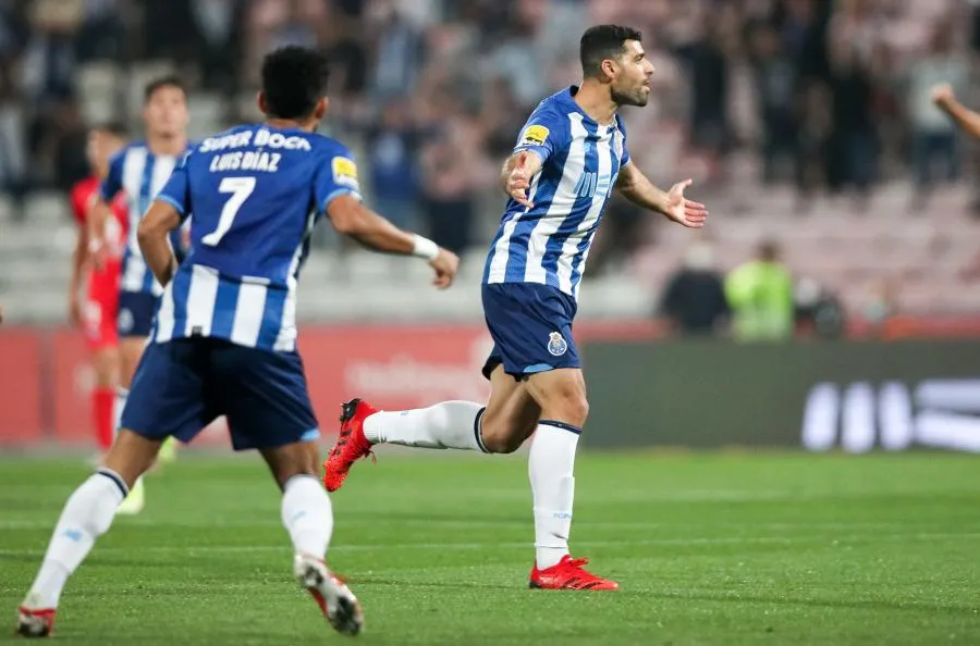 Le superbe but de 40 mètres de Taremi avec Porto