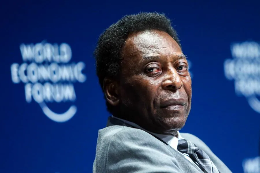 Pelé donne des nouvelles rassurantes après son opération