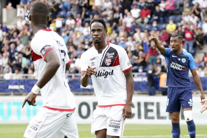 Guingamp fait tomber le Paris FC