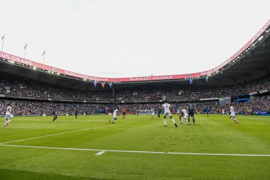 Sans Phil Collins au Parc des Princes, le PSG perd une part de son identité