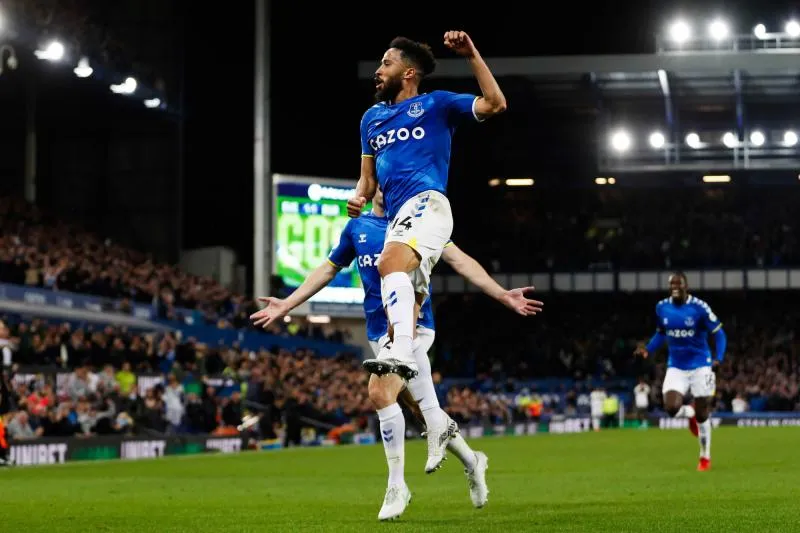 Everton renverse Burnley et intègre le top 4