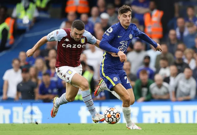 Chelsea recherche les supporters qui ont insulté John McGinn (Aston Villa)