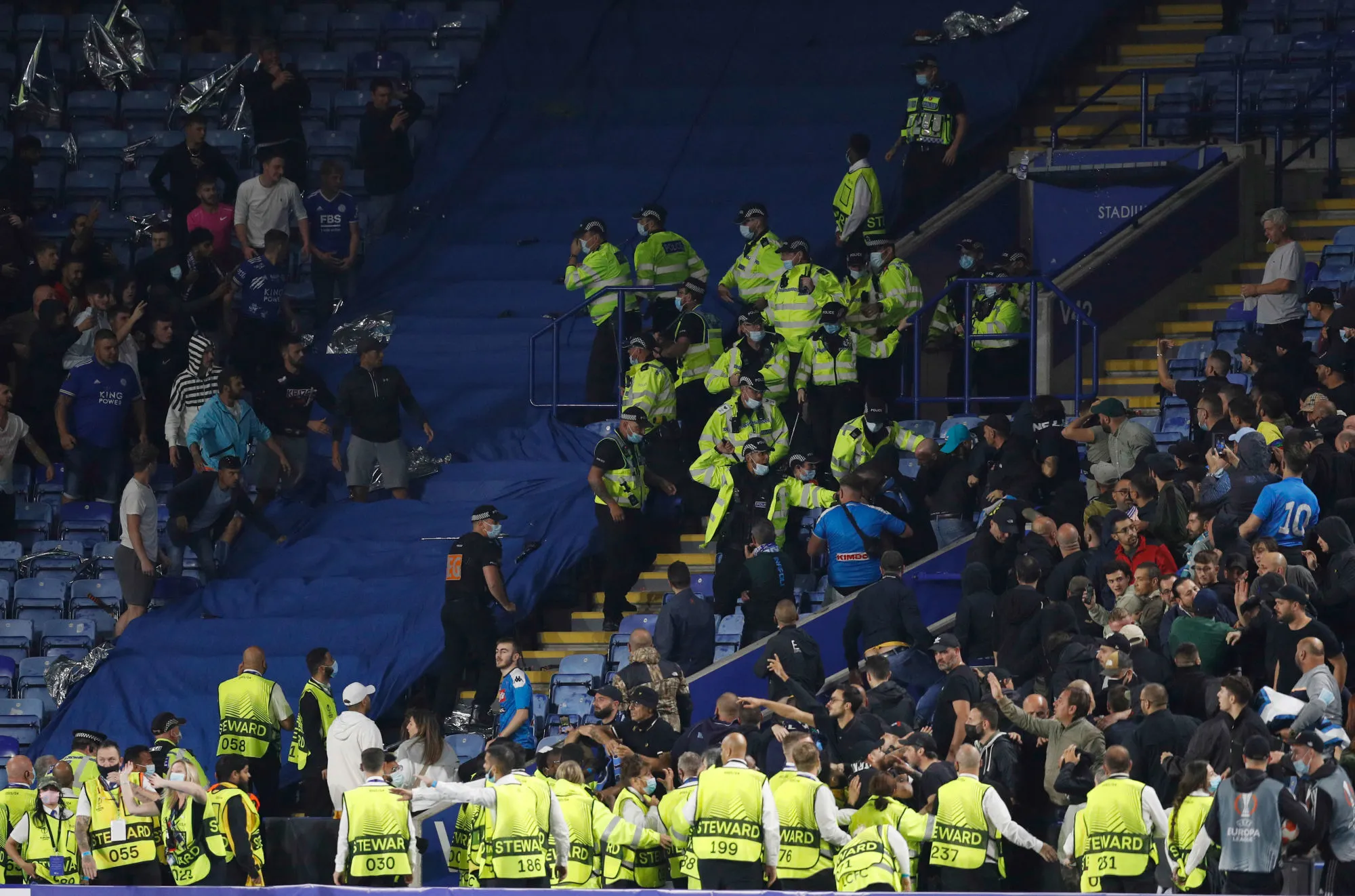 Douze napolitains arrêtés lors du match Leicester-Naples