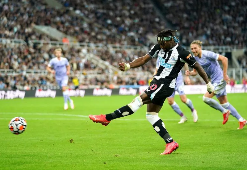 Newcastle accroché par Leeds malgré Saint-Maximin
