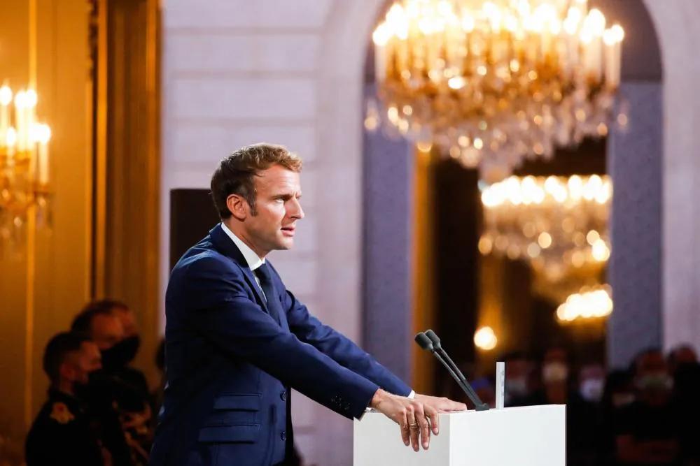 Le président de la République Emmanuel Macron dans un double pivot avec Rudi Garcia : la composition du Variétés Club de France est tombée