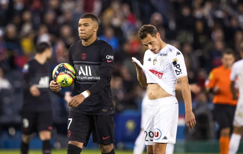 Le patron de l&rsquo;arbitrage français l’assure, il n’y avait pas penalty pour le PSG face à Angers