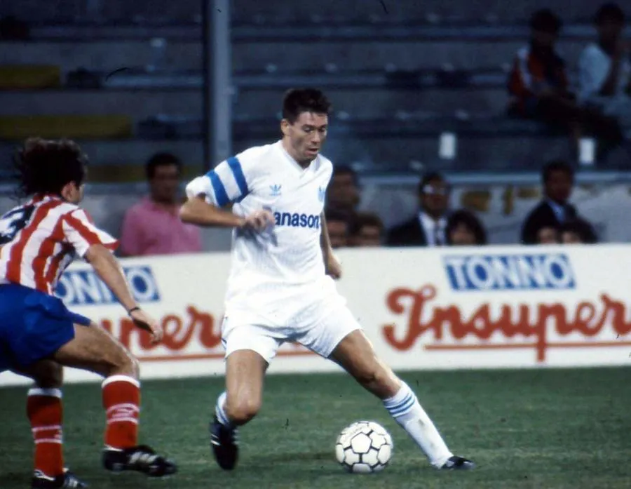 Chris Waddle salue la mémoire de la «<span style="font-size:50%"> </span>légende<span style="font-size:50%"> </span>» Bernard Tapie