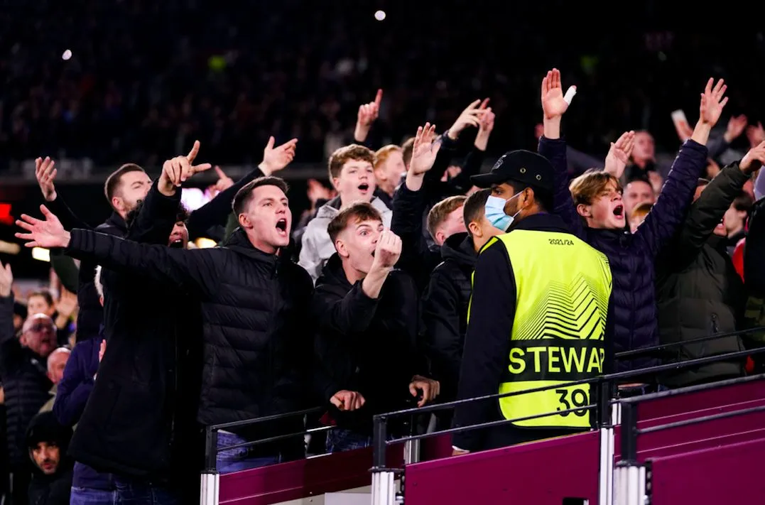 Un supporter de West Ham perd un doigt en célébrant un but