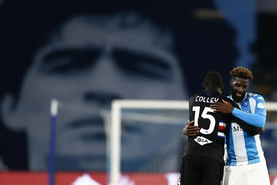 Le Napoli portera un maillot en hommage à Maradona en novembre