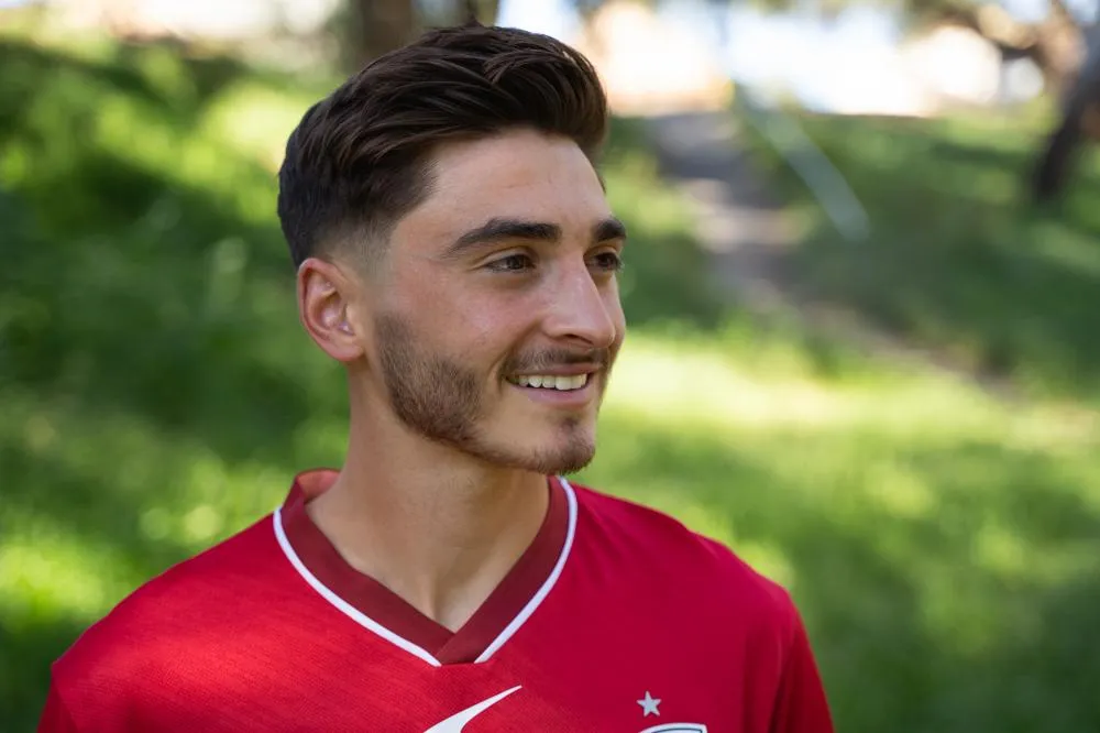 Josh Cavallo (Adelaide United), après son coming out : «<span style="font-size:50%">&nbsp;</span>Je leur ai dit que j’étais gay et que je souffrais depuis six ans<span style="font-size:50%">&nbsp;</span>»